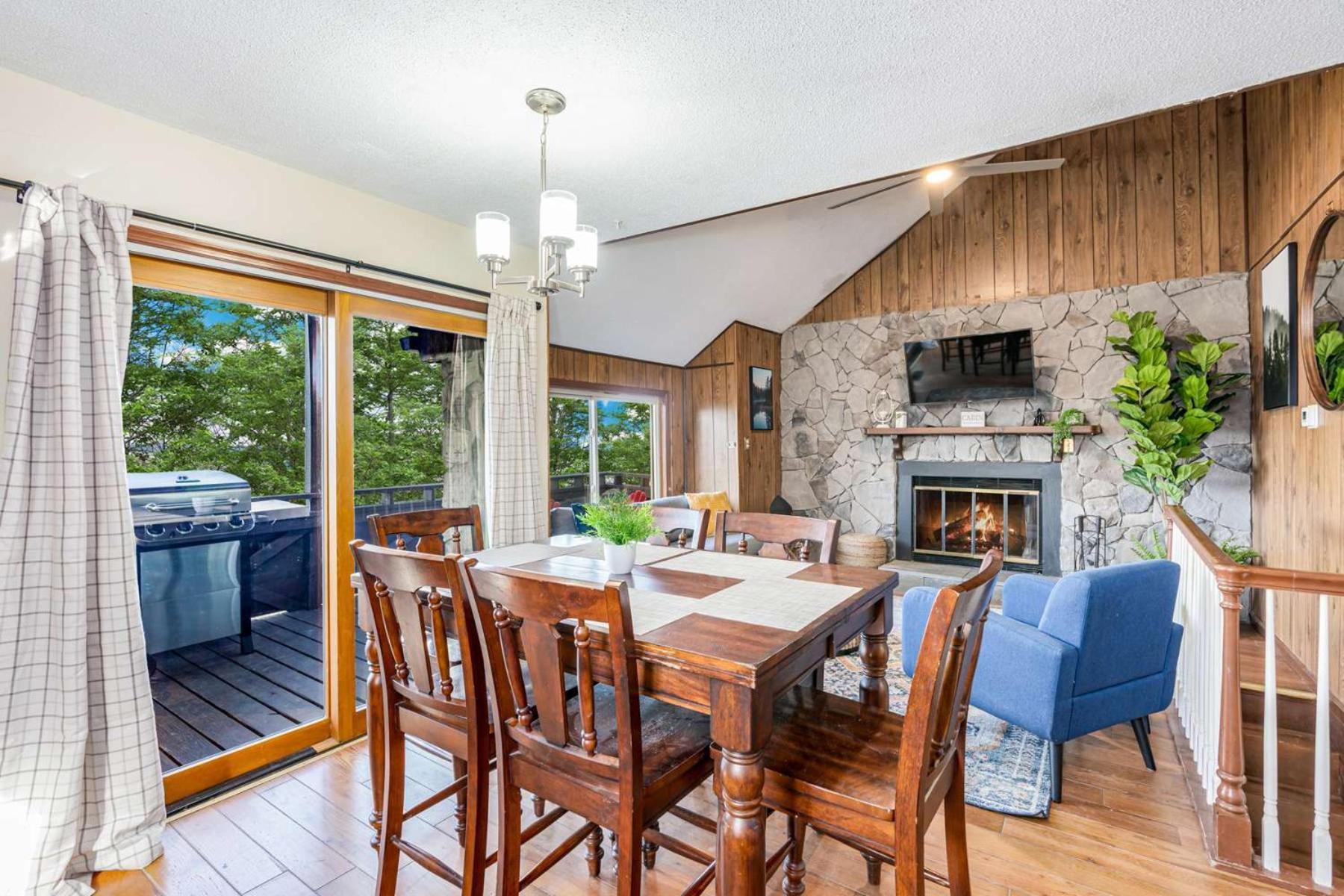 Amazing Views, Hot Tub, Fire Pit, Deck & Fireplace Inwood Esterno foto